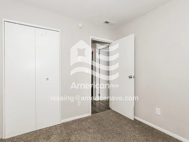 1556754_014_bedroom_14182449.jpg
