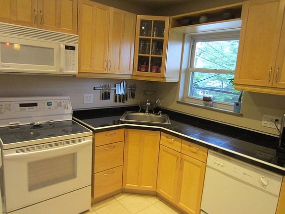 2nd image of 42 Ireland Ave
