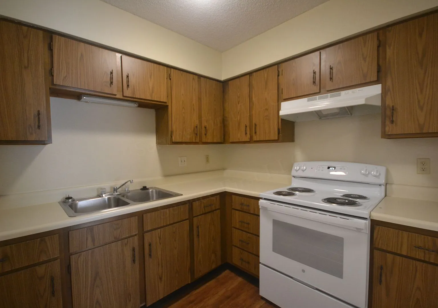 Buffalo Apartments (Bison Terrace) — Photo 1