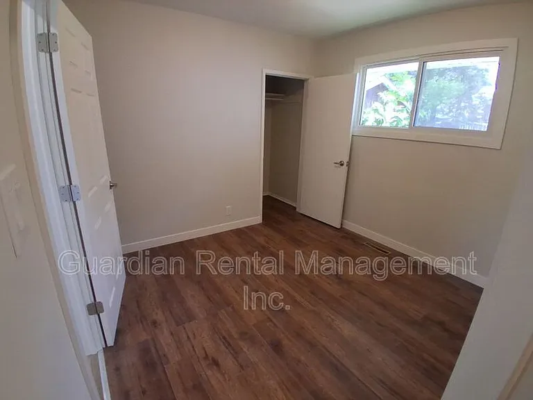325 Albany St #2 — Photo 5