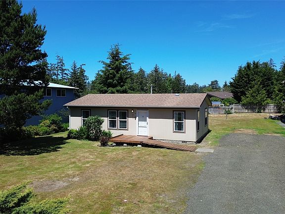 2nd image of 210 W Pine Avenue