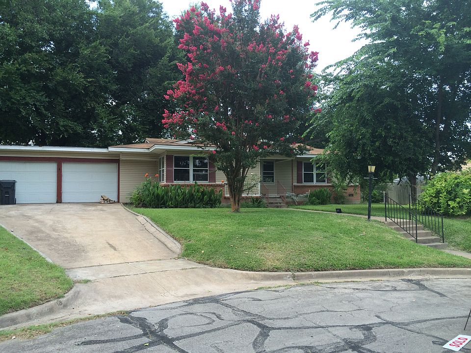 1st image of 813 Lawrence Dr