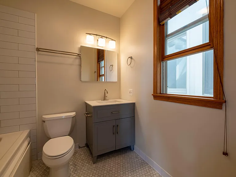 1166 W Grand Ave #3 — Photo 26