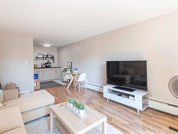 5th image of 1000 King Albert Ave #107