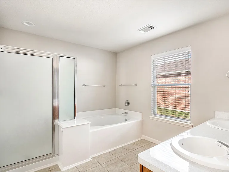 2822 Foster Hill Dr — Photo 18
