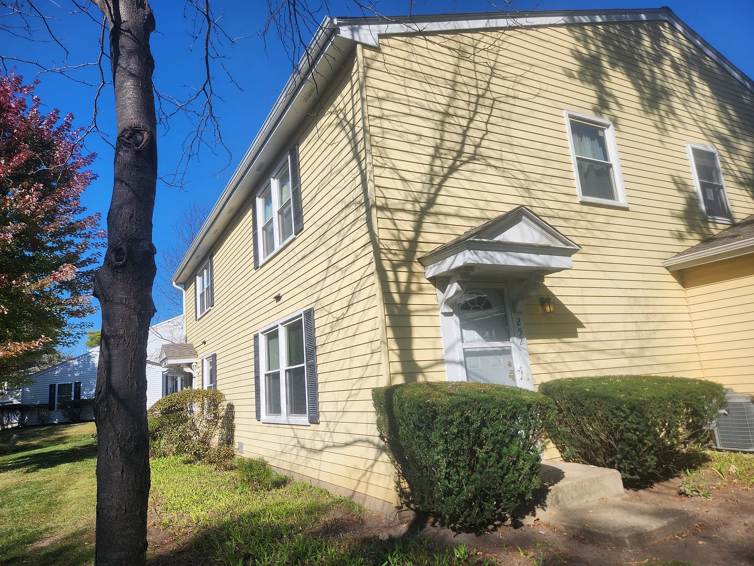 2 bed, 1.5 bath, 1012 sqft, $2,250 — Photo 1