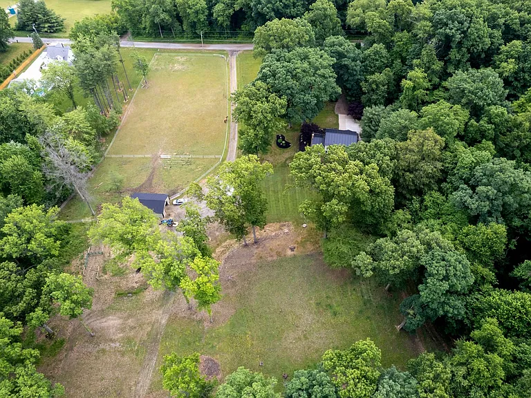 9990 Fraze Rd — Photo 23