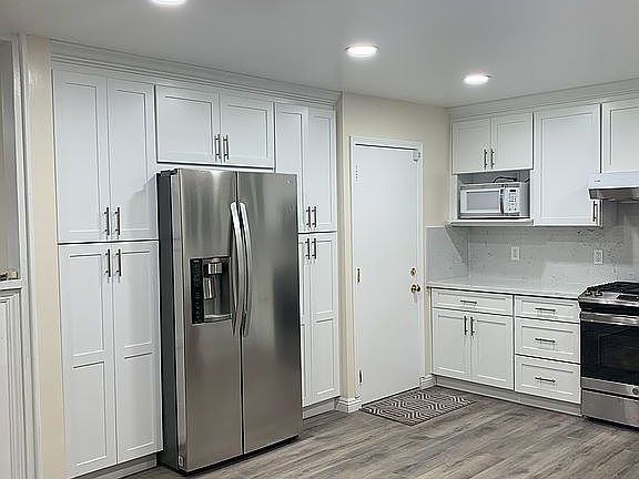 4th image of 15950 Picton St