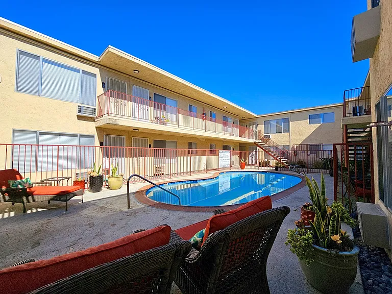 Westbrook Manor Apartments — Photo 17