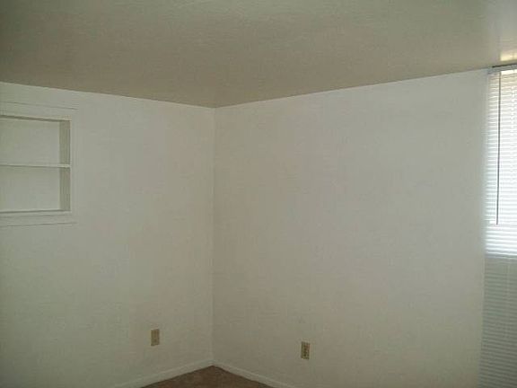 4th image of 906 S Farmer Ave APT B