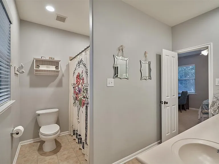 43 S Longsford Cir — Photo 25