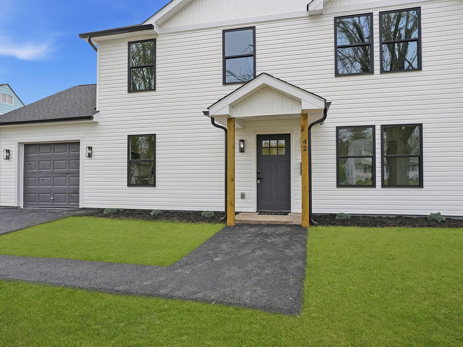 4 bed, 2600 sqft, $3,650 — Photo 3