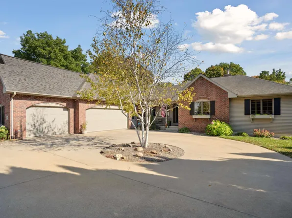 208 Carson Cir, Waverly, IA 50677