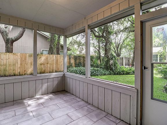 2nd image of 1533 Canterbury Ln