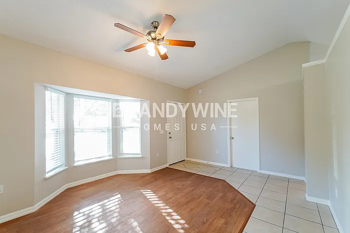 5121 Teather St — Photo 7