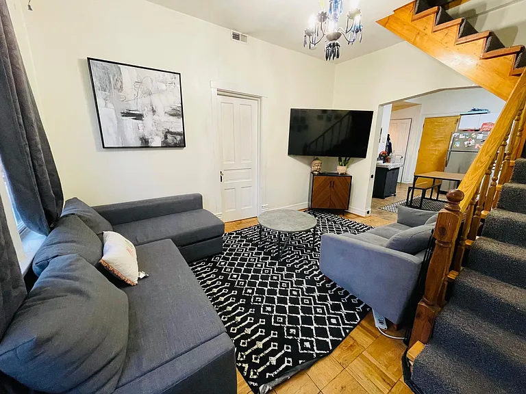 1952 W Roscoe St #2F — Photo 2