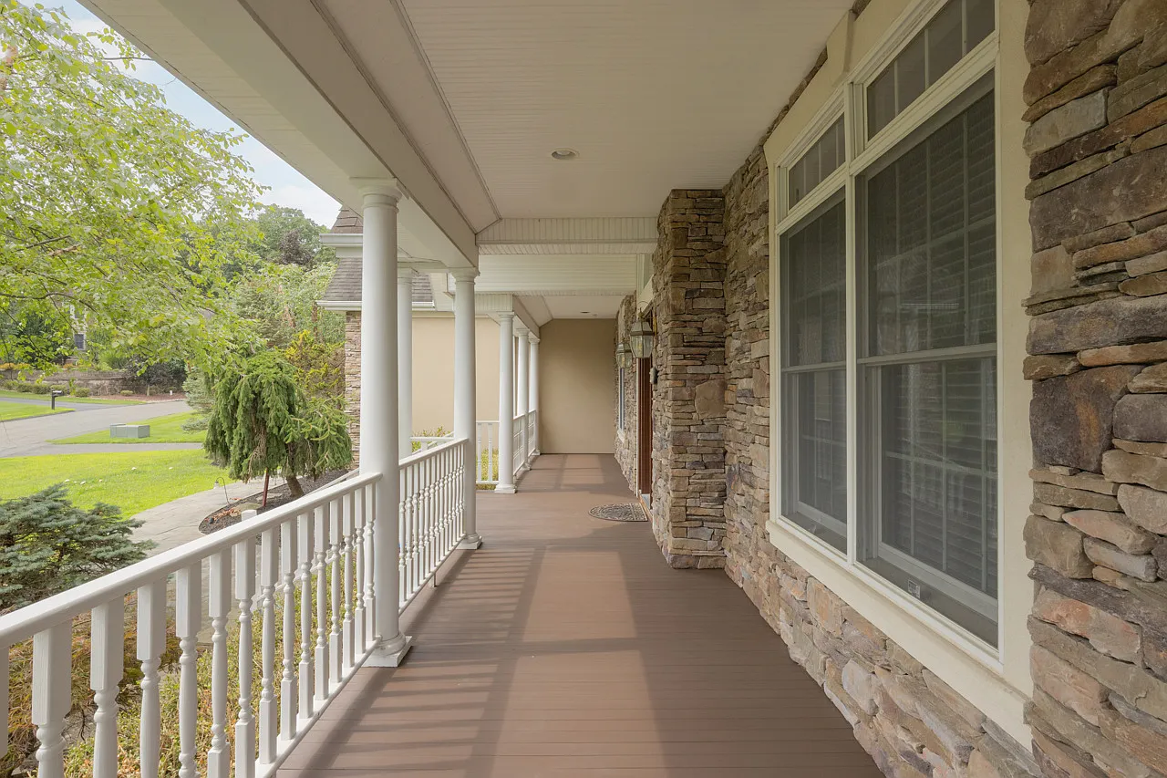 5 bed, 4434 sqft, $5,999 — Photo 4