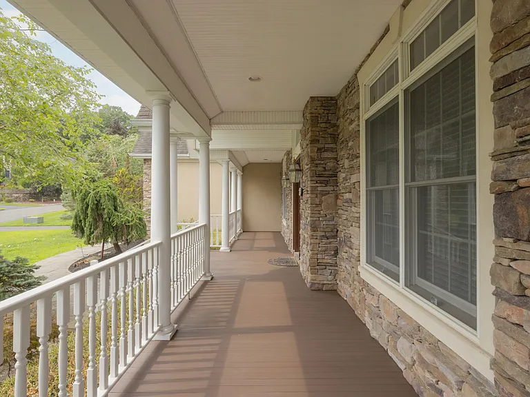 23 Sandyfields Ln — Photo 4