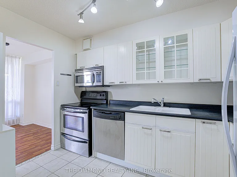 40 Sunrise Ave #301 — Photo 12