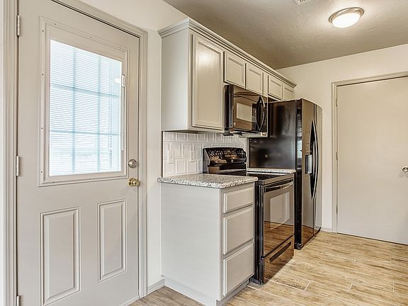 3rd image of 800 NW 22nd St