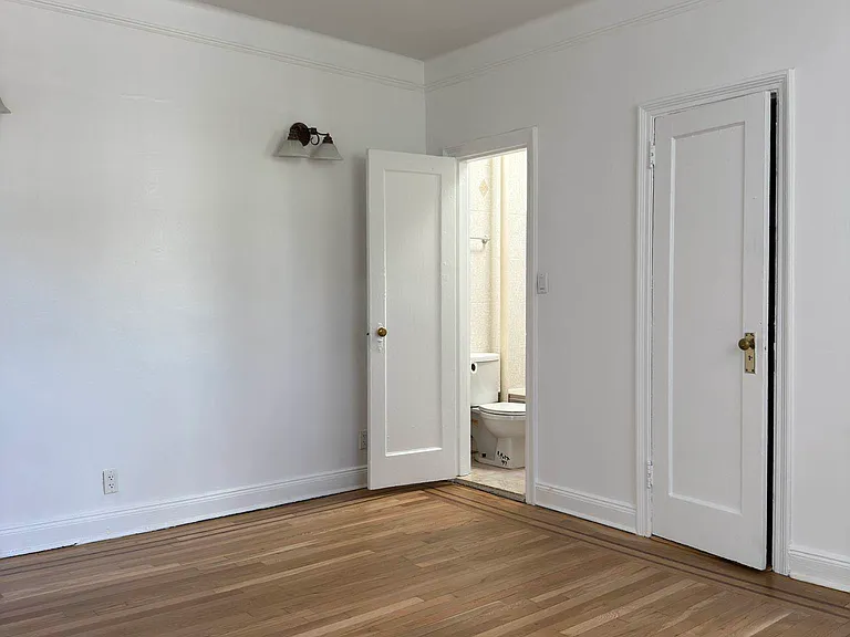 117 Henry St #5-R — Photo 1