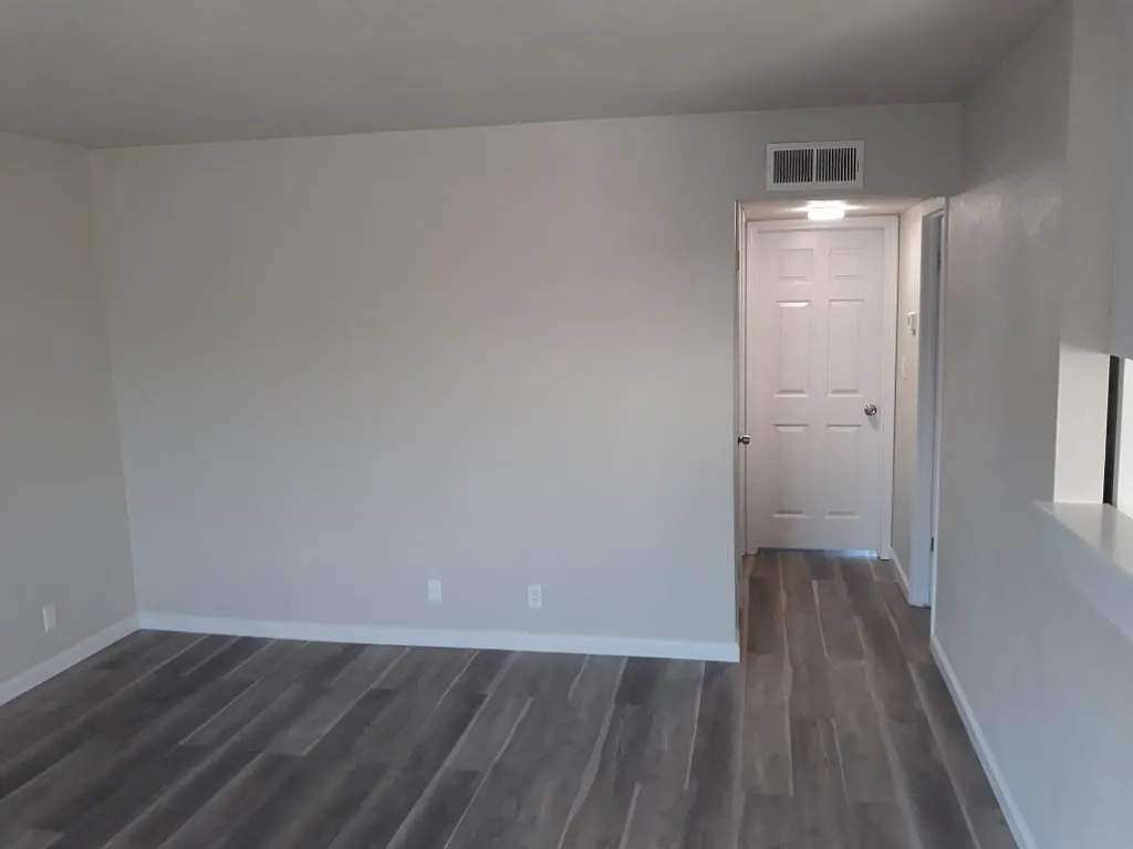 411 W Century Blvd — Photo 3