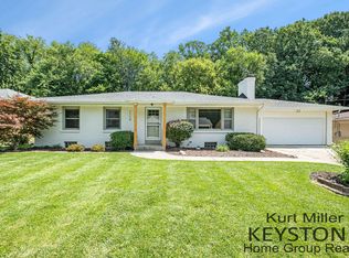 1110 Maplegrove Dr NW, Grand Rapids, MI 49504