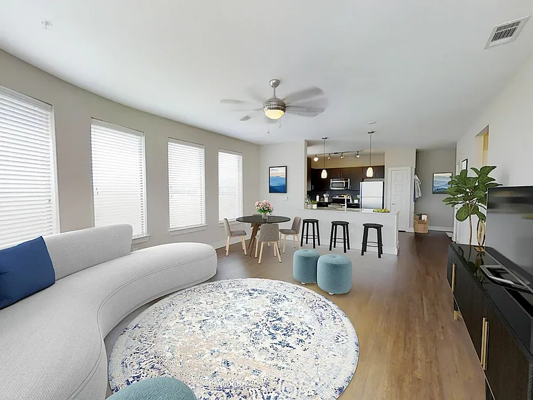 Living & Kitchen