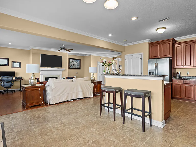 1025 Horton Pl — Photo 14