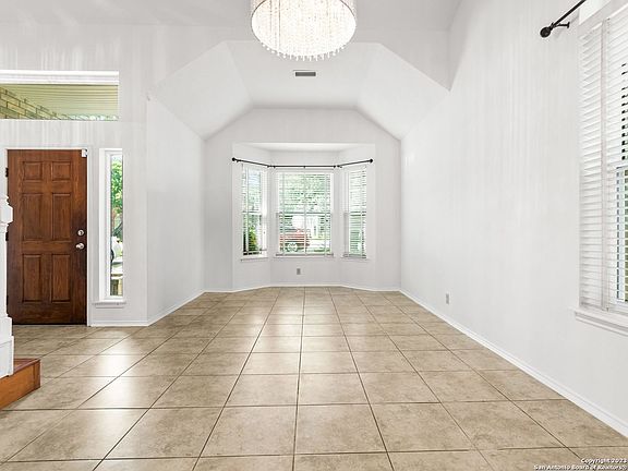 5th image of 2106 MOLLYS WAY DR