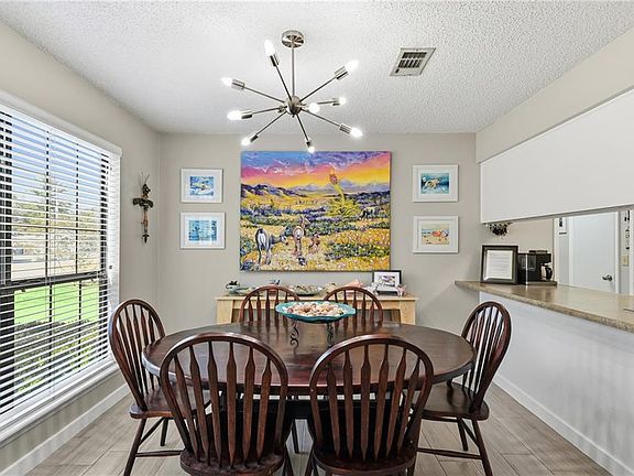 4th image of 395 Foxwood Cir