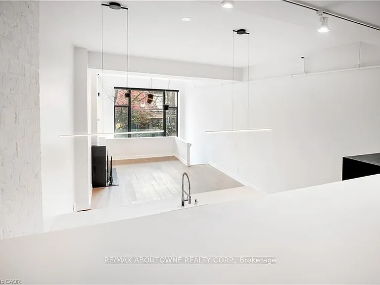 676 Richmond St W #105 — Photo 10
