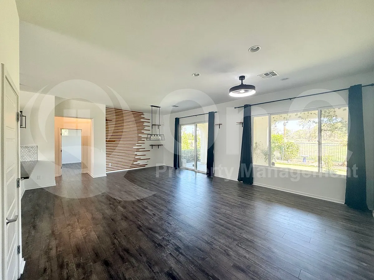 3 bed, 2.0 bath, 2210 sqft, $3,500 — Photo 4