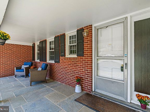 4th image of 17404 Applewood Ln