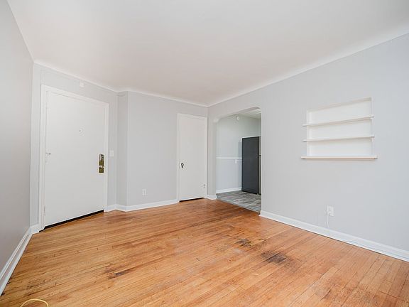 2nd image of 5828 Ridge Ave #6