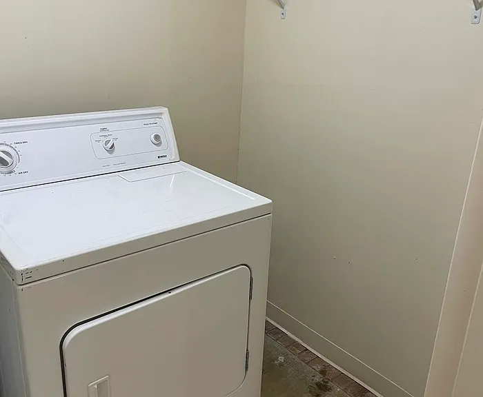 406 Bryan St — Photo 12