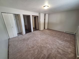3615 S Landeco Ln #15-B, Grand Forks, ND 58201