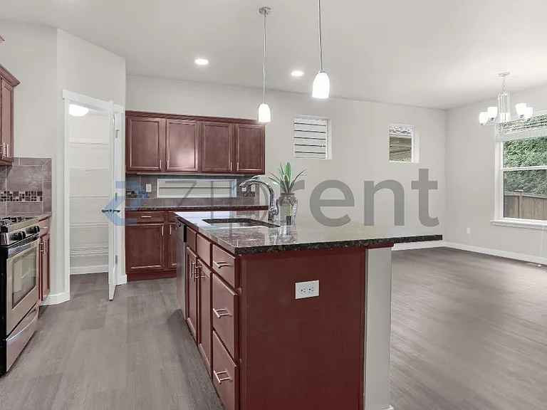 7805 163rd Street Ct E — Photo 6