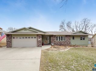 2357 S Woodbine Ln, Sioux Falls, SD 57103