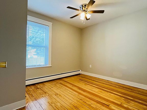 4th image of 170 Darlingdale Ave #1R