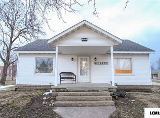 300 N Dauphin St, Chestnut, IL 62518