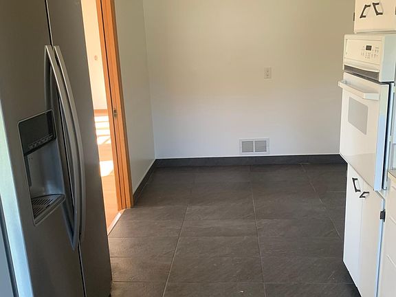 5th image of 3037 S 107th Ave