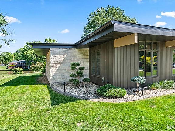 4th image of 605 Dolphin Dr W