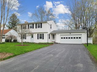 40 Summit Hill Dr, Rochester, NY 14612