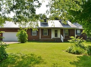 237 Teays Ln, Clay, WV 25526