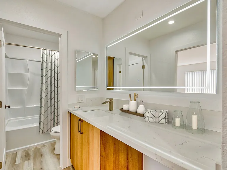 Torrey Pines Apartment Homes — Photo 10