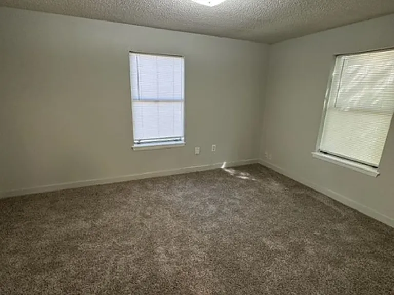 1301 Sewell St — Photo 10