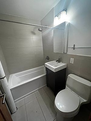 4th image of 103 W 69th St APT 1B