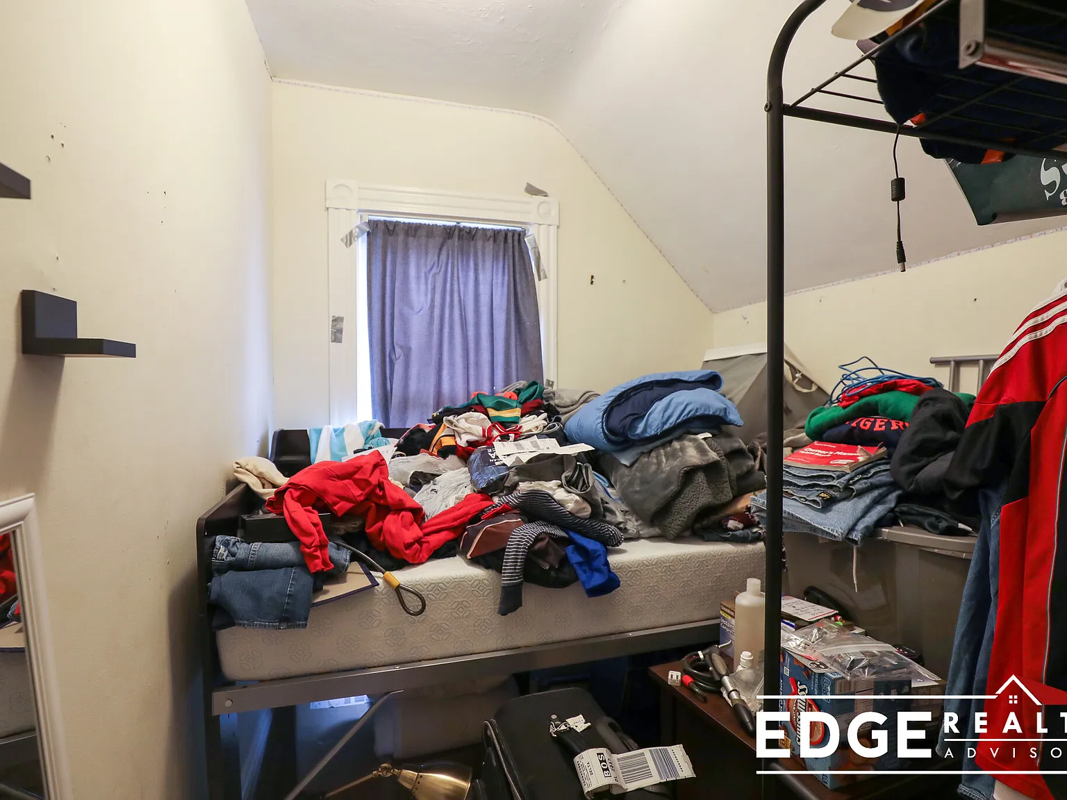 5 bed, 1800 sqft, $7,250 — Photo 3