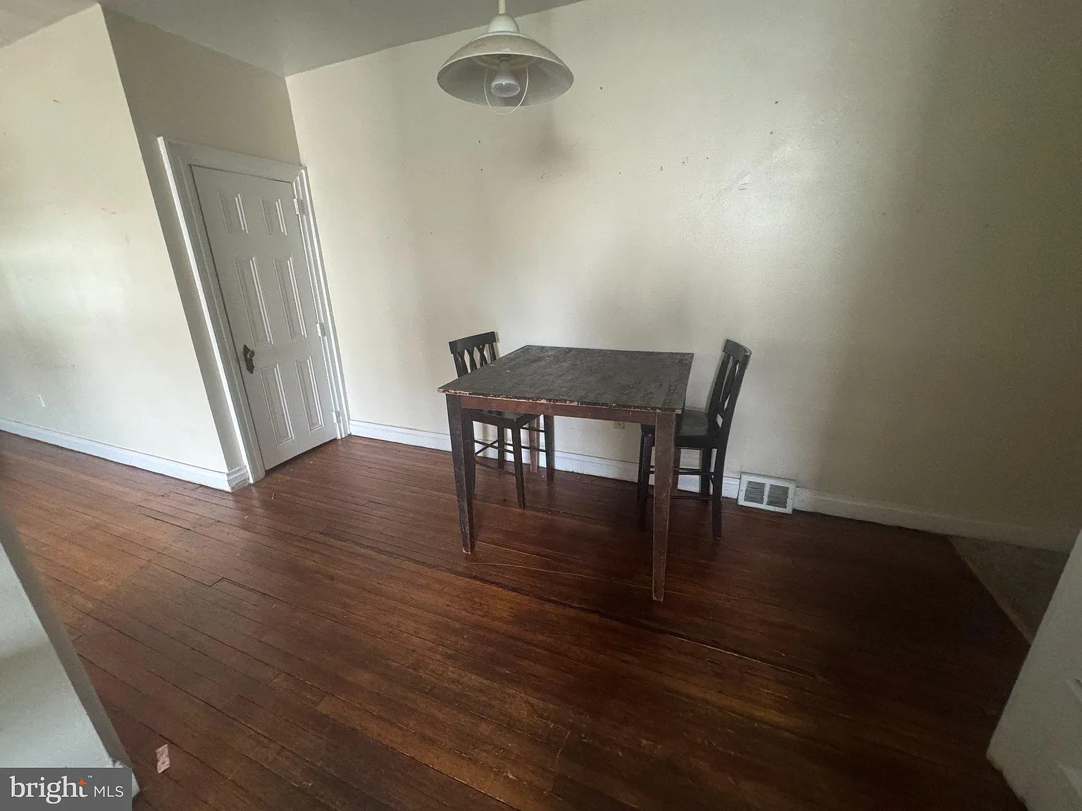 2 bed, 1.0 bath, 1200 sqft, $1,195 — Photo 2